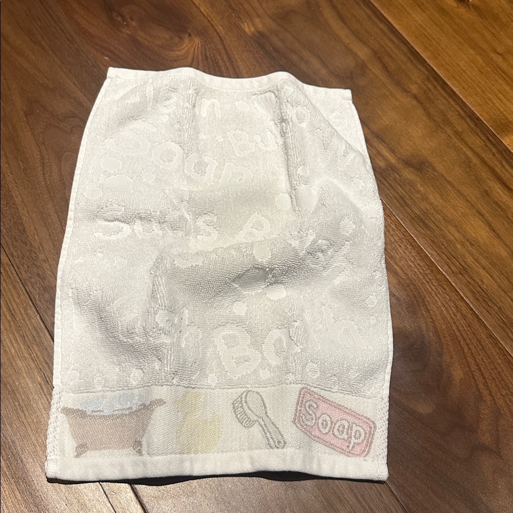 Set of two Pink and white Towels with Flower Embroidery and designs.